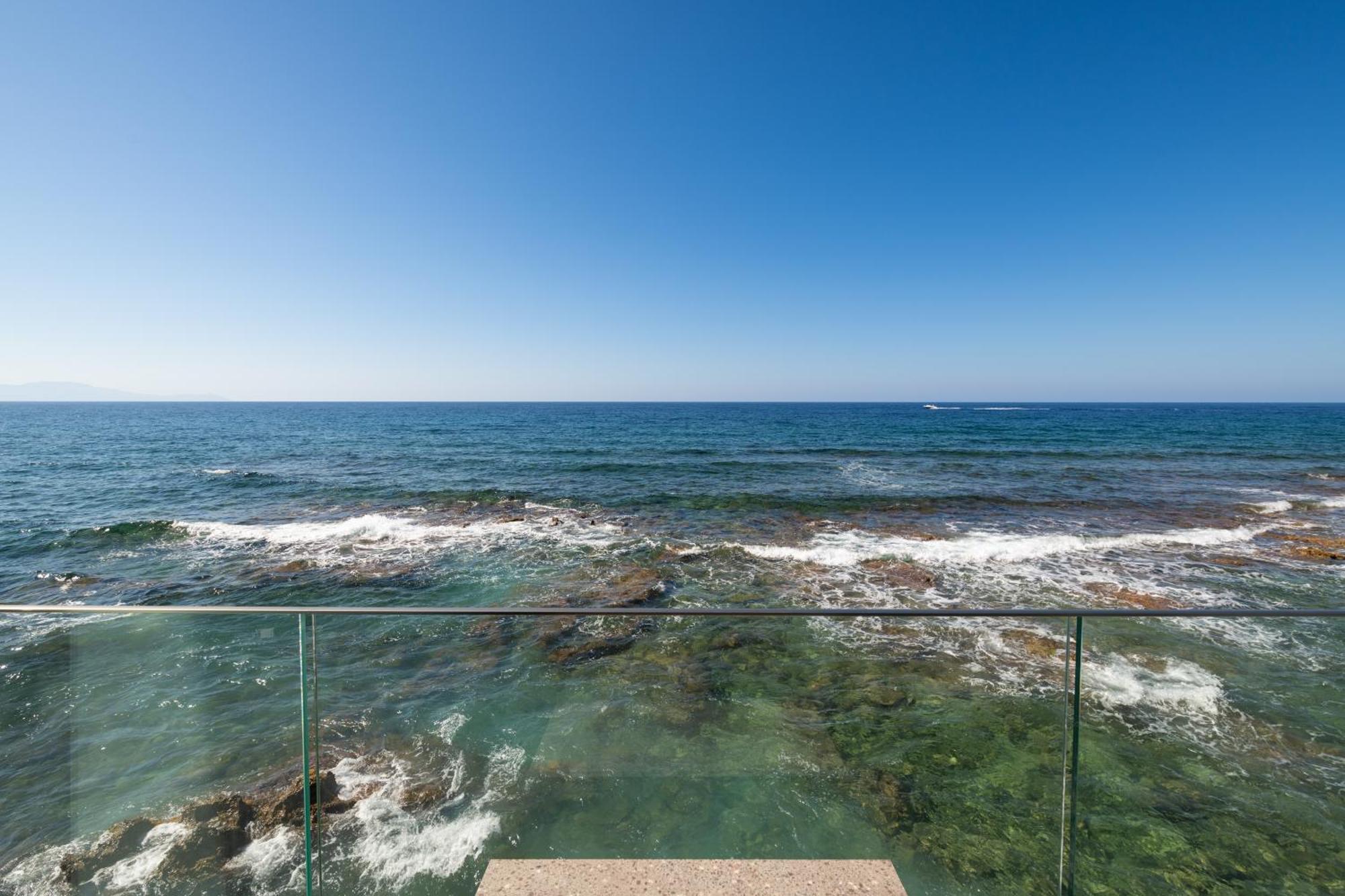 Elia Sea Suites Chrissi Akti Chania Exterior foto